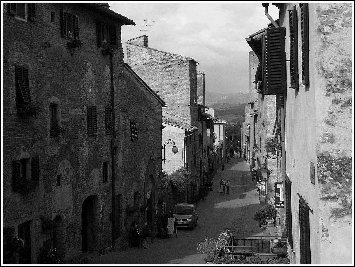 Иллюстрация к книге — Шепот холмов Тосканы [_24.webp]