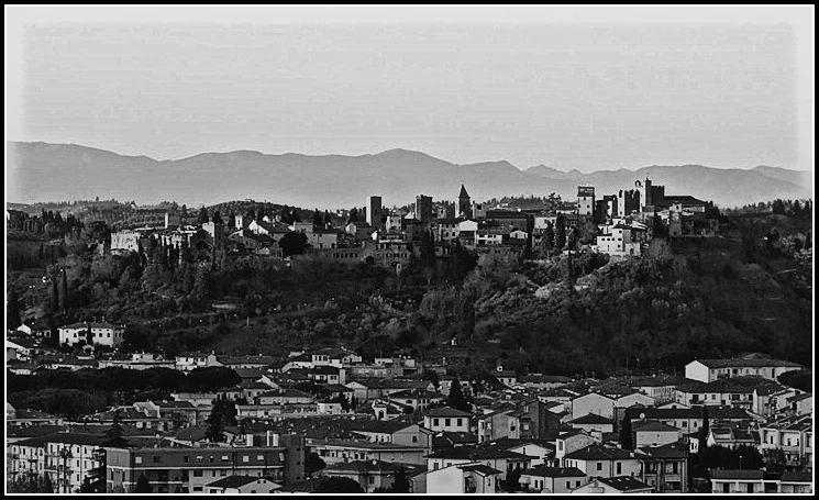 Иллюстрация к книге — Шепот холмов Тосканы [_5.webp]