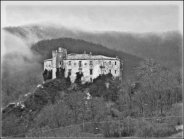 Иллюстрация к книге — Замок с видом на убийство [_1.webp]