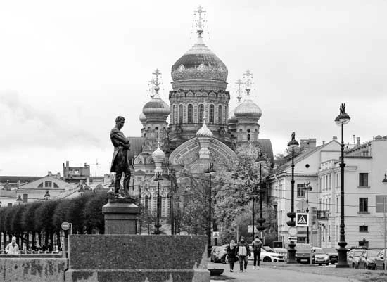 Иллюстрация к книге — Петербург манящий [Старые тайны, уютные уголки, сладости из детства] [i_011.webp]