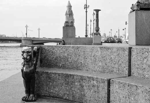 Иллюстрация к книге — Петербург манящий [Старые тайны, уютные уголки, сладости из детства] [i_016.webp]