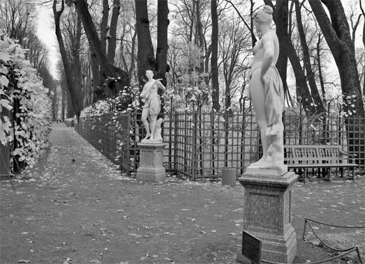 Иллюстрация к книге — Петербург манящий [Старые тайны, уютные уголки, сладости из детства] [i_033.webp]