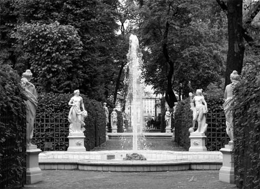 Иллюстрация к книге — Петербург манящий [Старые тайны, уютные уголки, сладости из детства] [i_035.webp]