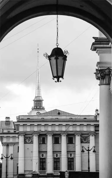 Иллюстрация к книге — Петербург манящий [Старые тайны, уютные уголки, сладости из детства] [i_039.webp]