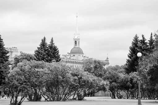 Иллюстрация к книге — Петербург манящий [Старые тайны, уютные уголки, сладости из детства] [i_044.webp]