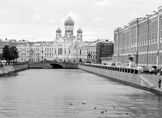 Иллюстрация к книге — Петербург манящий [Старые тайны, уютные уголки, сладости из детства] [i_051.webp]