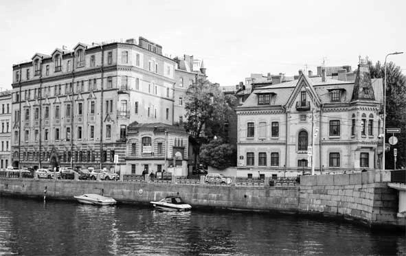 Иллюстрация к книге — Петербург манящий [Старые тайны, уютные уголки, сладости из детства] [i_059.webp]