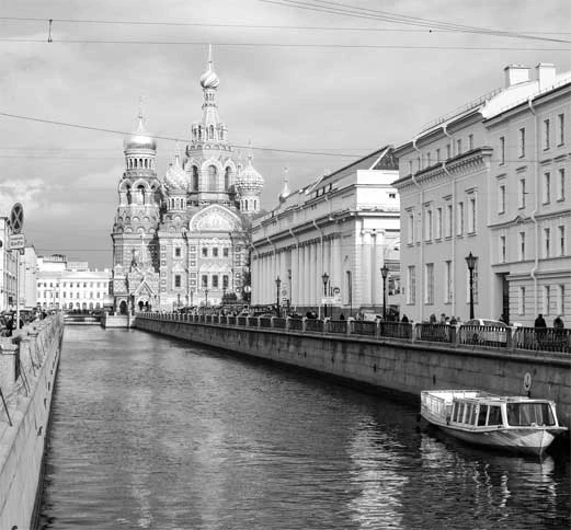 Иллюстрация к книге — Петербург манящий [Старые тайны, уютные уголки, сладости из детства] [i_067.webp]