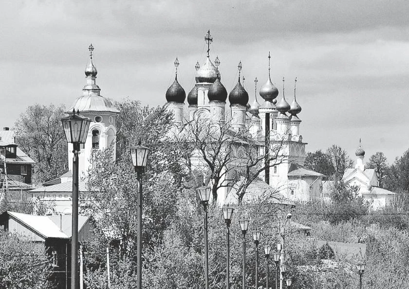 Иллюстрация к книге — Потаённая Россия. От блинов до ухи: путешествие за рецептами и тайнами старых городов [i_043.webp]