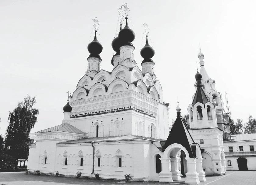 Иллюстрация к книге — Потаённая Россия. От блинов до ухи: путешествие за рецептами и тайнами старых городов [i_046.webp]