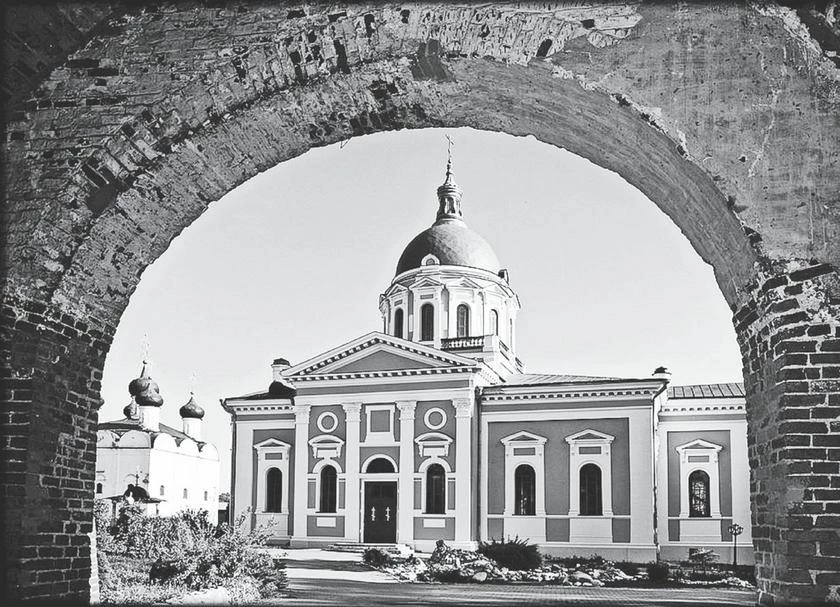 Иллюстрация к книге — Потаённая Россия. От блинов до ухи: путешествие за рецептами и тайнами старых городов [i_077.webp]