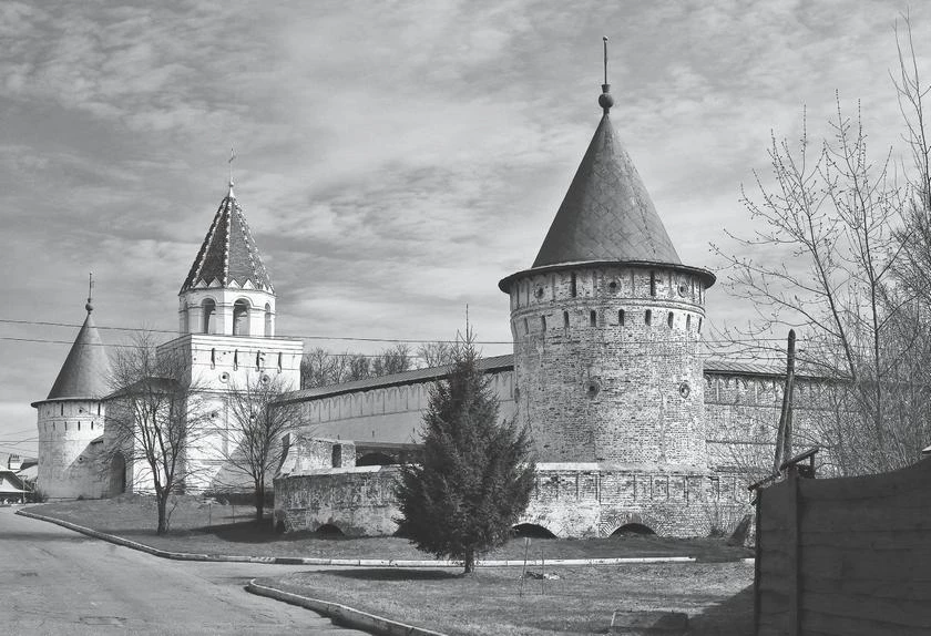 Иллюстрация к книге — Потаённая Россия. От блинов до ухи: путешествие за рецептами и тайнами старых городов [i_100.webp]