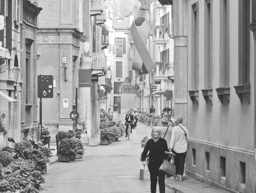 Иллюстрация к книге — Милан на вкус. Дамы, коктейли и золотое ризотто [i_140.webp]