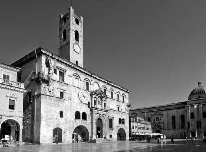 Иллюстрация к книге — Трюфельные сказки Италии. Путешествие за новыми историями и блюдами [i_008.webp]