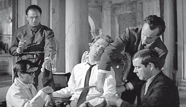 Иллюстрация к книге — Меморандум Квиллера [i_008.webp]