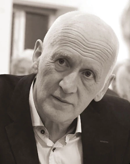 Иллюстрация к книге — На самом деле я убийца [i_001.webp]