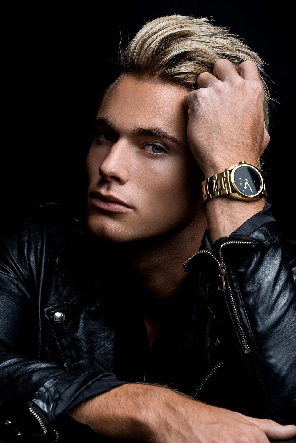 Иллюстрация к книге — В плену их страсти [book-illustration-3.webp]