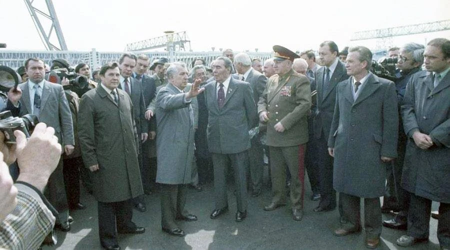 Иллюстрация к книге — Телохранитель Генсека. Том 1 [book-illustration-6.webp]