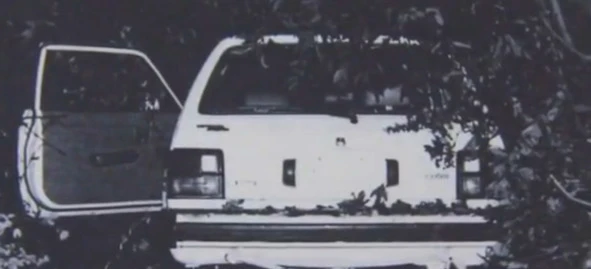 Иллюстрация к книге — Сыны Сэма. Убийцы влюбленных парочек [book-illustration-51.webp]