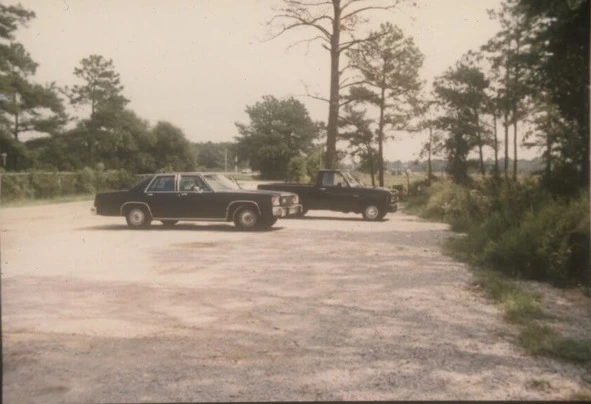 Иллюстрация к книге — Сыны Сэма. Убийцы влюбленных парочек [book-illustration-60.webp]