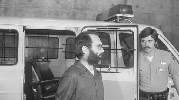 Иллюстрация к книге — Криминальные очерки [book-illustration-33.webp]