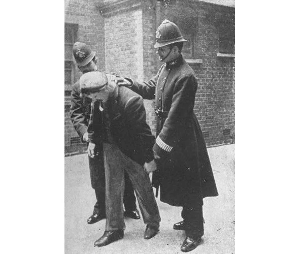 Иллюстрация к книге — Криминальные очерки. Книга III [book-illustration-30.webp]