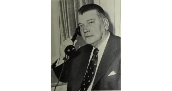 Иллюстрация к книге — Раздеватель. Хаммерсмитские убийства [book-illustration-3.webp]