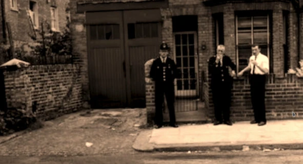 Иллюстрация к книге — Раздеватель. Хаммерсмитские убийства [book-illustration-42.webp]