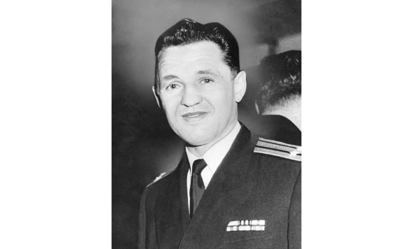 Иллюстрация к книге — Раздеватель. Хаммерсмитские убийства [book-illustration-55.webp]