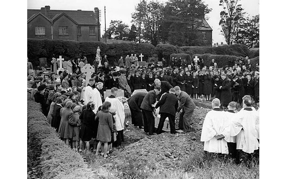 Иллюстрация к книге — Раздеватель. Хаммерсмитские убийства [book-illustration-81.webp]