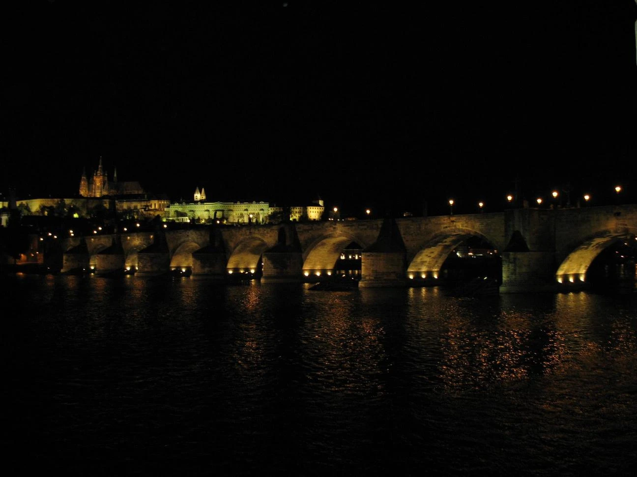 Иллюстрация к книге — Немного любви [book-illustration-13.webp]