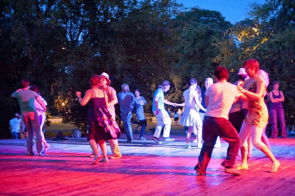 Иллюстрация к книге — За буйки заплывать – разрешается! [book-illustration-14.webp]