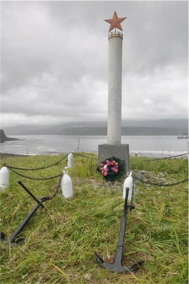 Иллюстрация к книге — Живые! Помните погибших моряков! Книга 1 [book-illustration-57.webp]