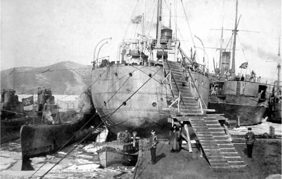 Иллюстрация к книге — Живые! Помните погибших моряков! Книга 2 [book-illustration-33.webp]