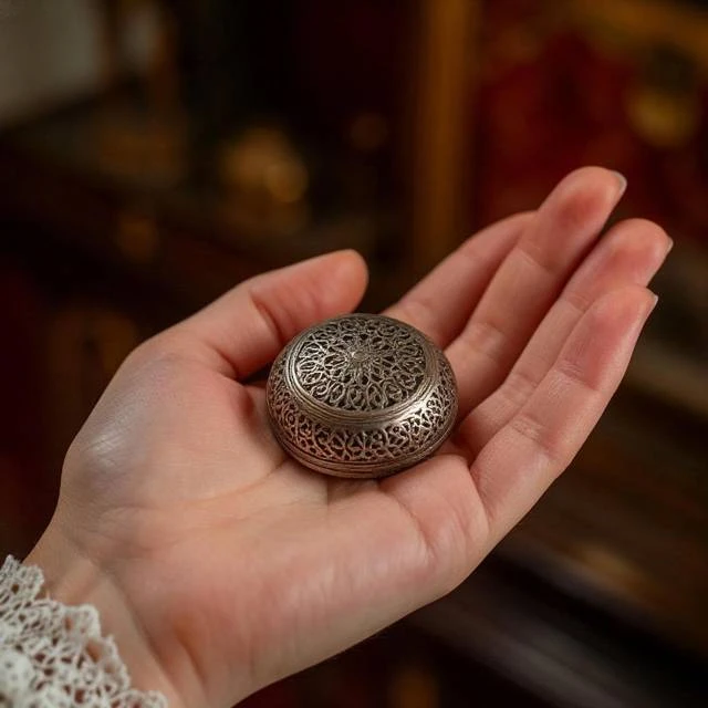 Иллюстрация к книге — Призрачная кровь [book-illustration-28.webp]