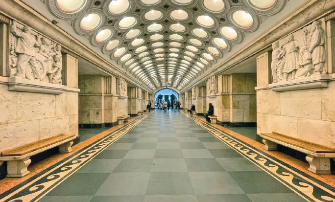 Иллюстрация к книге — Галерея Москва. Шедевры знаменитых мастеров на улицах столицы [book-illustration-216.webp]